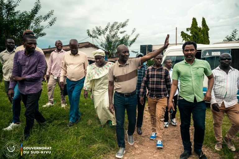 RDC_SUD-KIVU : 65 enseignants retournent à Uvira grâce a l&rsquo;implication du Gouverneur Professeur Jean-Jacques PURUSI SADIKI.